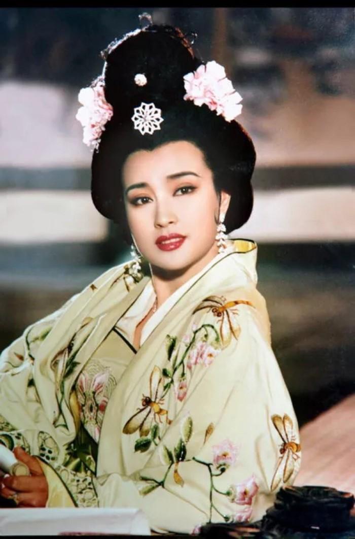 刘晓庆的狗血情史,靠美貌征服了8个男人,强势随意导致婚姻坎坷