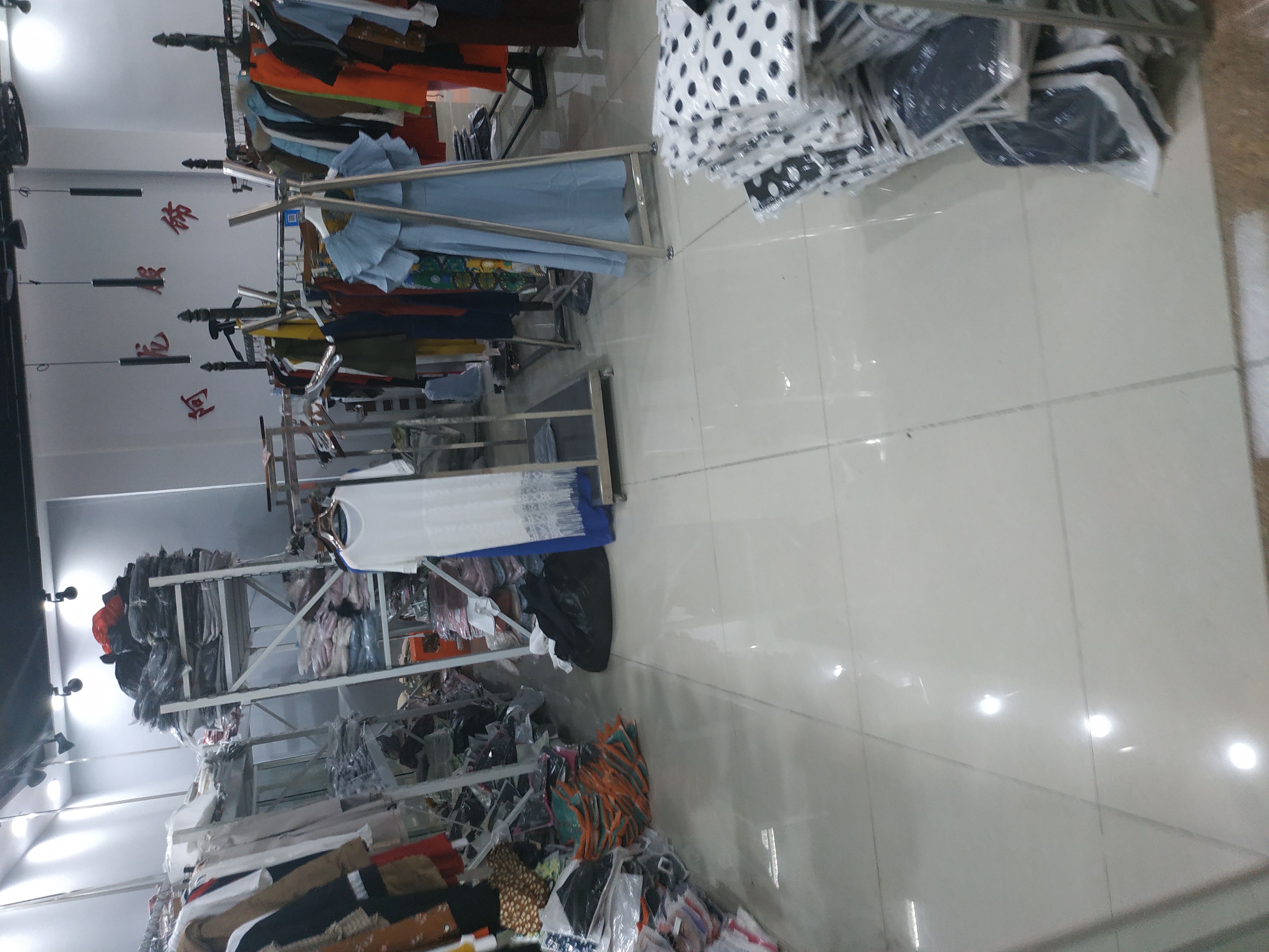 今年适合投资开服装店吗,现在开服装店要怎么运营