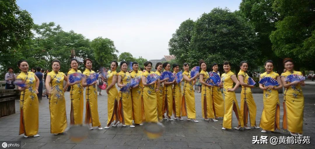 上联:百年存贮美,下联?「黄鹤诗苑」“旗袍”九青律诗同题48首