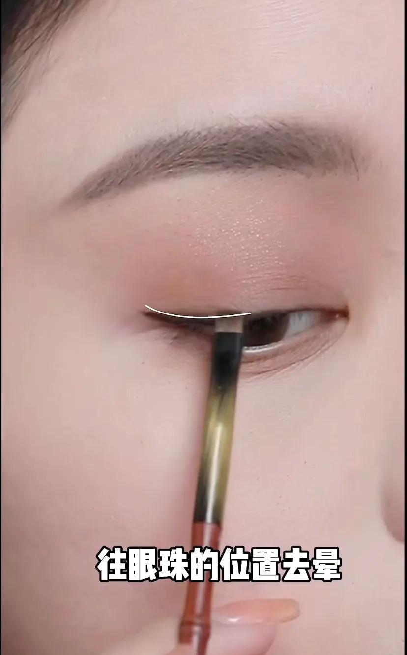 王楚然红棕烟熏妆图片,王楚然红棕烟熏妆出图