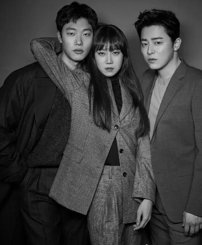 李宇春王俊凯视频,吴青峰李宇春同款