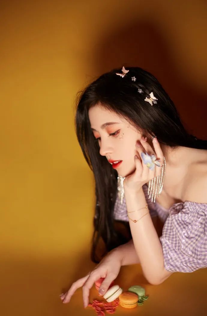 肤色暗沉的女生适合穿什么色彩,肤色偏黑女孩适合用什么色号口红