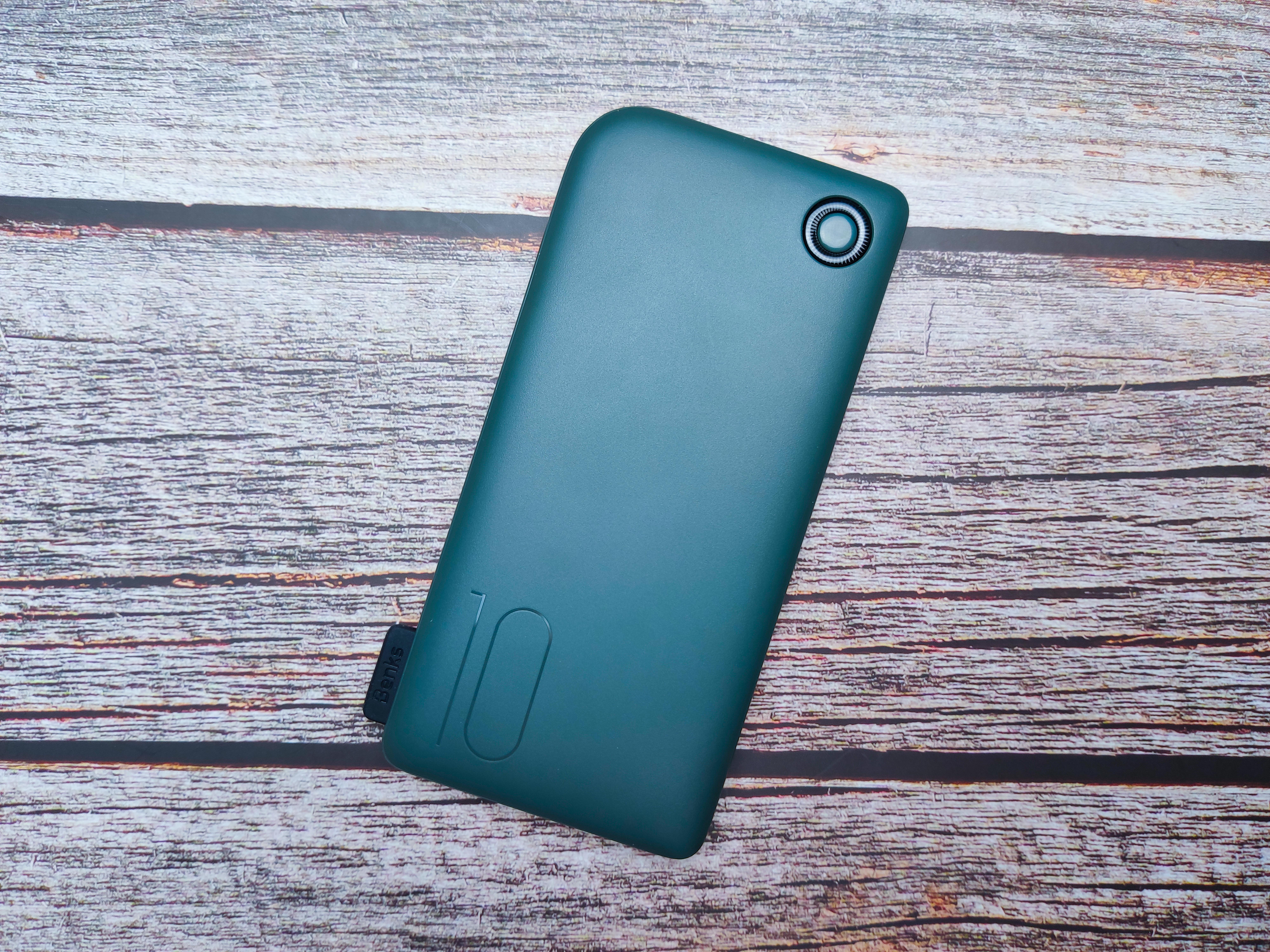 轻巧携带充电宝,邦克仕和蓝猩磁吸充电宝对比