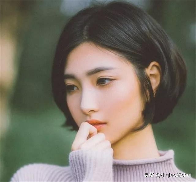 圆脸女锁骨好看还是齐肩发好看,齐肩锁骨发大圆脸适合什么头发