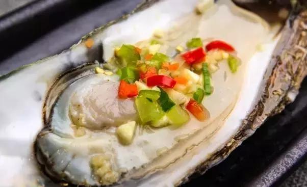 这些秘制的海鲜神店，把正宗烤蚬子、海蛎子刮回家