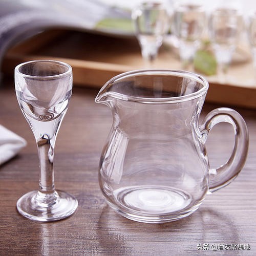 白酒空杯臭的原因,为什么喝完白酒的杯子有股臭味