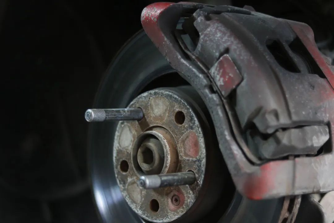 怪兽搞老车：翻新一辆残破生锈的柴油版奥迪A6，翻新后变新车