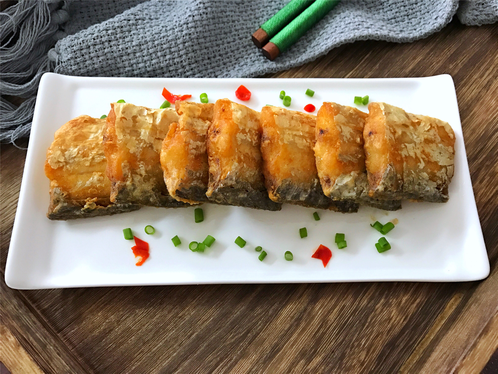 这才是炸带鱼的正确做法香酥鲜嫩,炸带鱼怎么不粘锅鱼肉不会碎