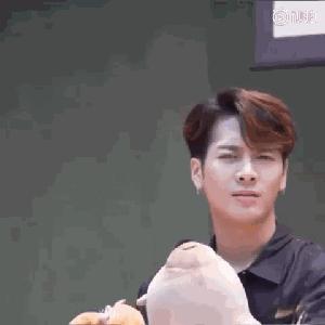 土味应援可以有多土？一言不合送“全套服务”，让爱豆瑟瑟发抖…