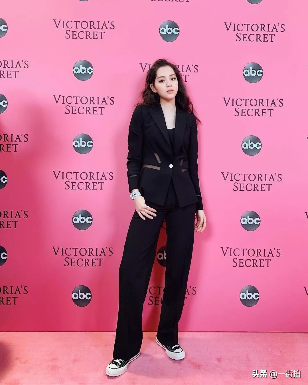 匡威裤子欧阳娜娜同款,欧阳娜娜同款裤子匡威