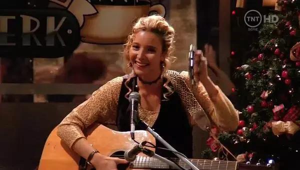 老友记专栏：PheobeBuffay世界以痛吻她，她却报之以歌