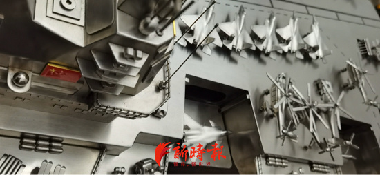 船锚、雷达、飞机都能动!焊接工三年磨一“舰”,为儿子自制独一无二的礼物