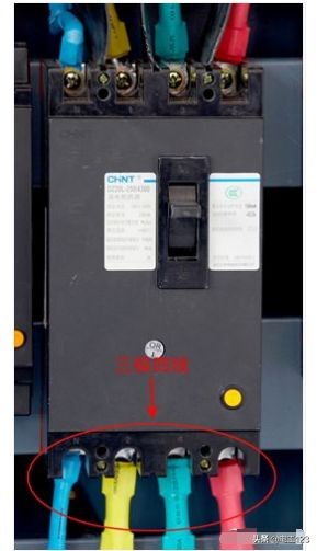 家里的闸一关楼梯道的电闸就跳闸,家里总闸漏电保护器总跳