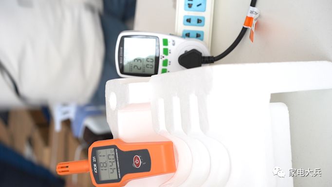 油汀跟踢脚线取暖器用电实测,小太阳取暖器实验