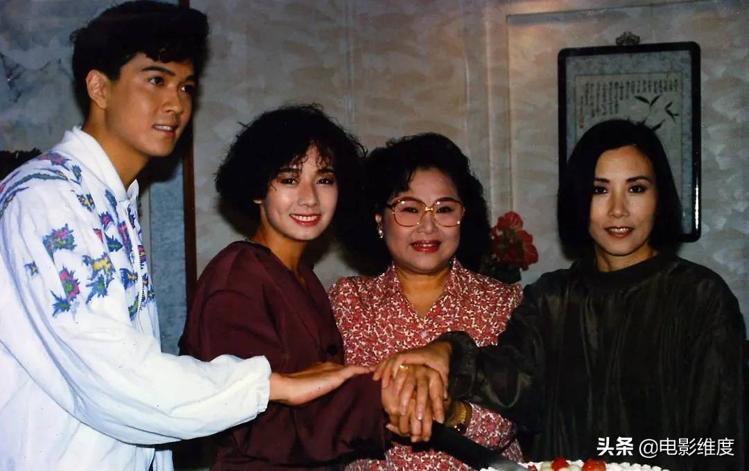 60岁“毛毛”感情一波三折，三婚嫁给区丁平，2个女儿颜值高