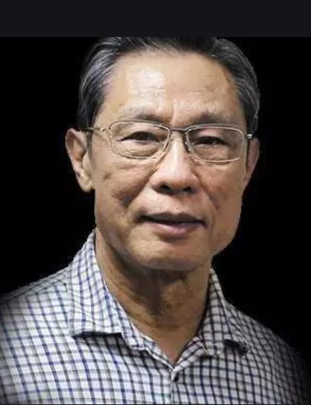 钟南山院士最新谈疫情,钟南山院士与研究生合照意外被亲