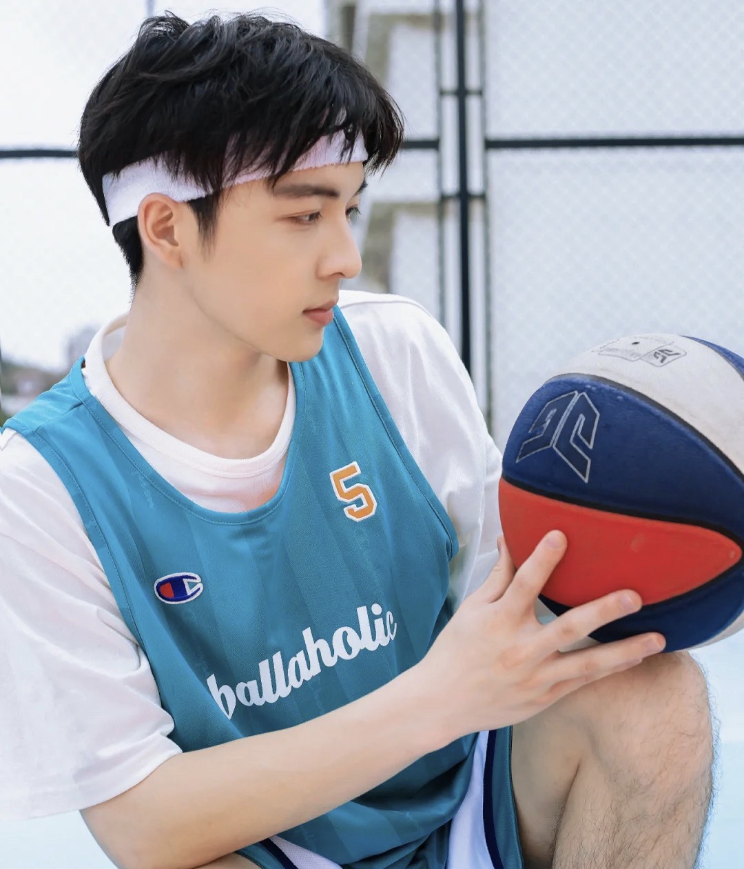 想要脸变瘦一定要学会这个动作,如何让脸看起来又瘦又帅