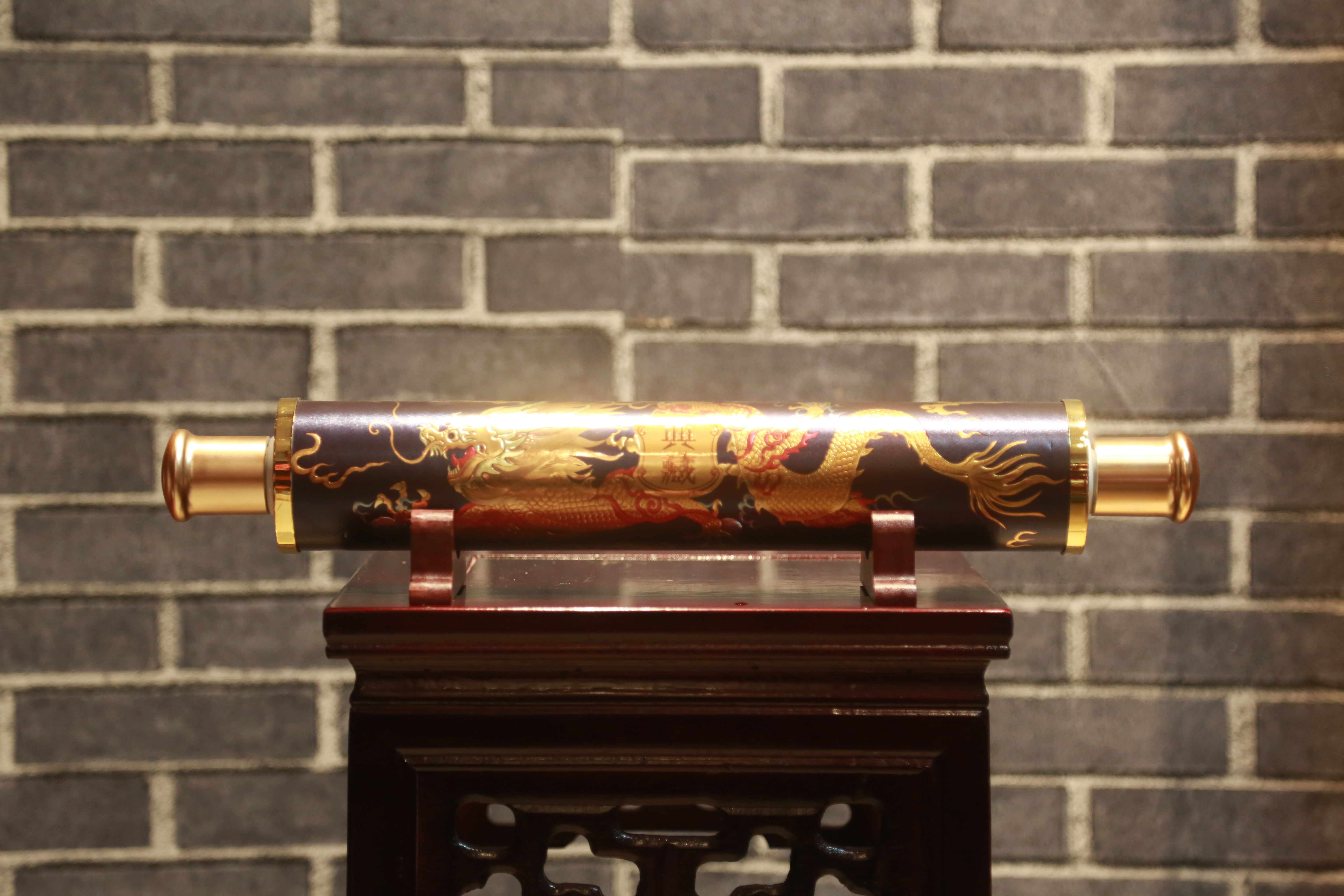 千册案卷诗煮酒，书简笔艳叹城垣——90后和他的佛系酒庄