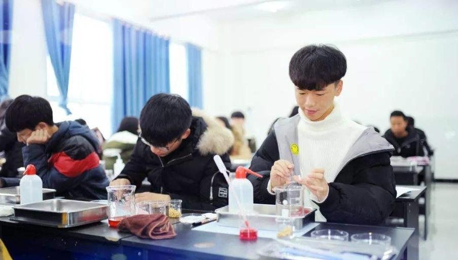 中考失利选择职高就没有前途吗,中考落榜读职高靠谱吗