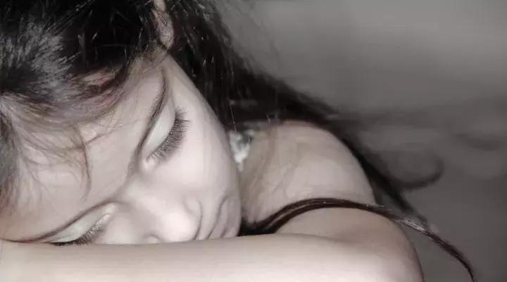 学生时期怎么谈恋爱,学生谈恋爱应该怎么教育