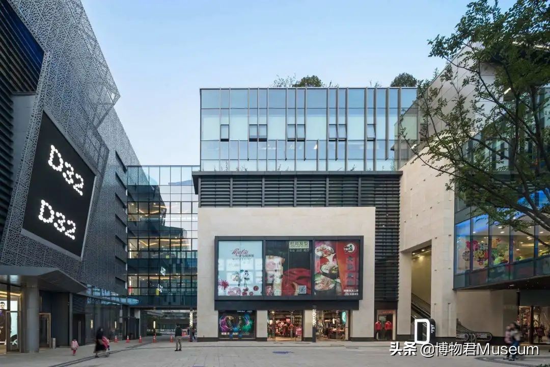 物开一刃为“刀”，两面*刃开**为“剑”，双刀相交为“剪”