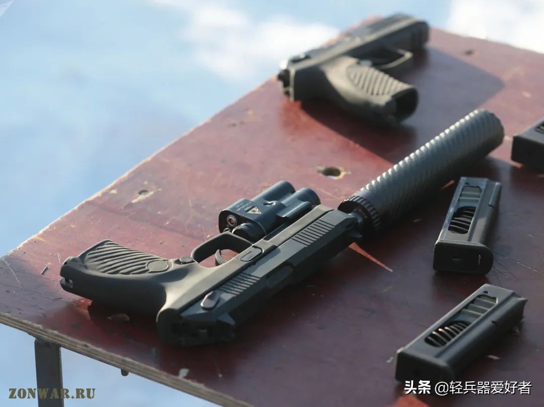 俄罗斯巨蟒手枪,俄罗斯蟒蛇手枪与斑蝰蛇手枪