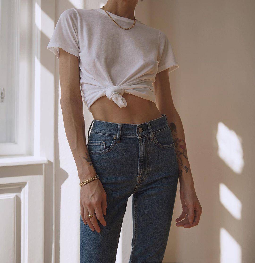 修身牛仔裤也能穿出性感气质,什么款式的牛仔裤又潮又好