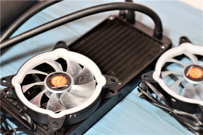 tt冰龙240水冷是12v的还是5v的,一体水冷怎么选择