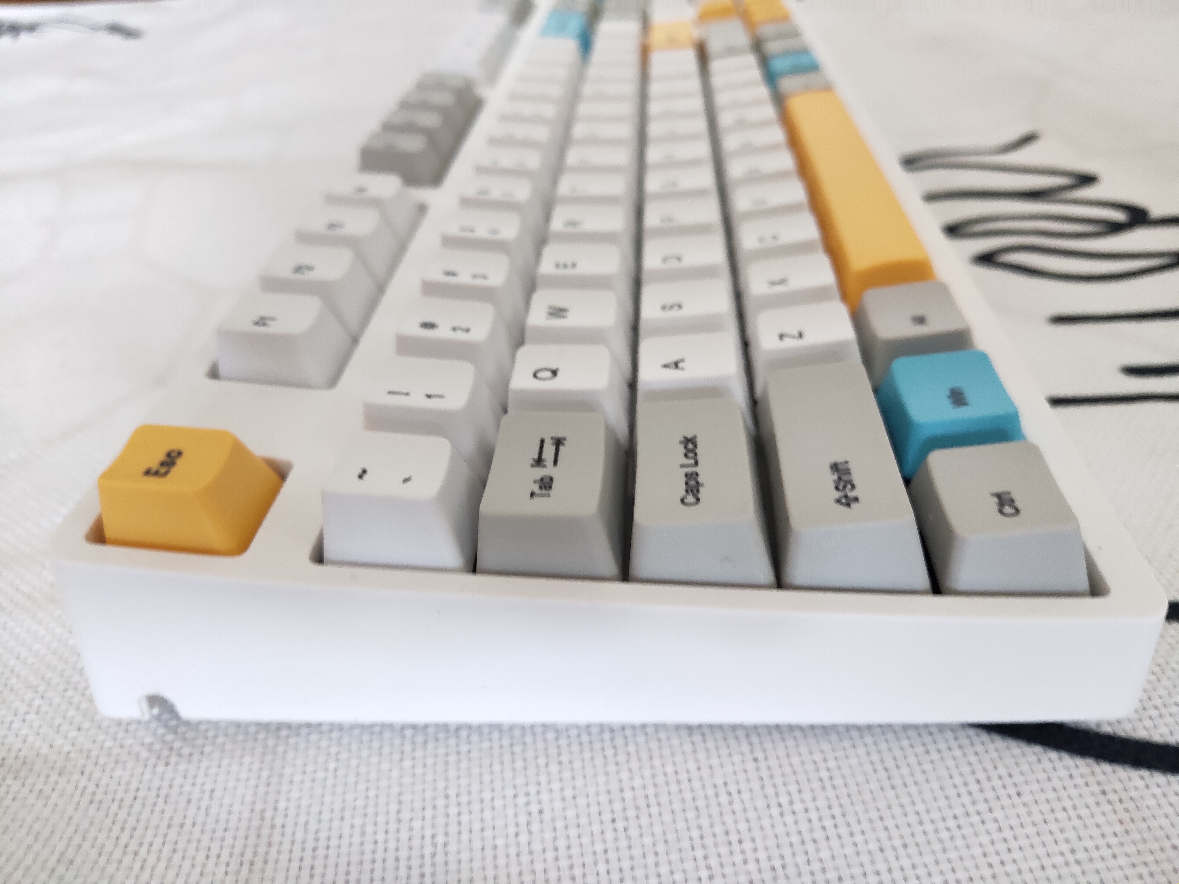 机械键盘樱桃轴与普通轴的区别,入坑机械键盘哪种轴好