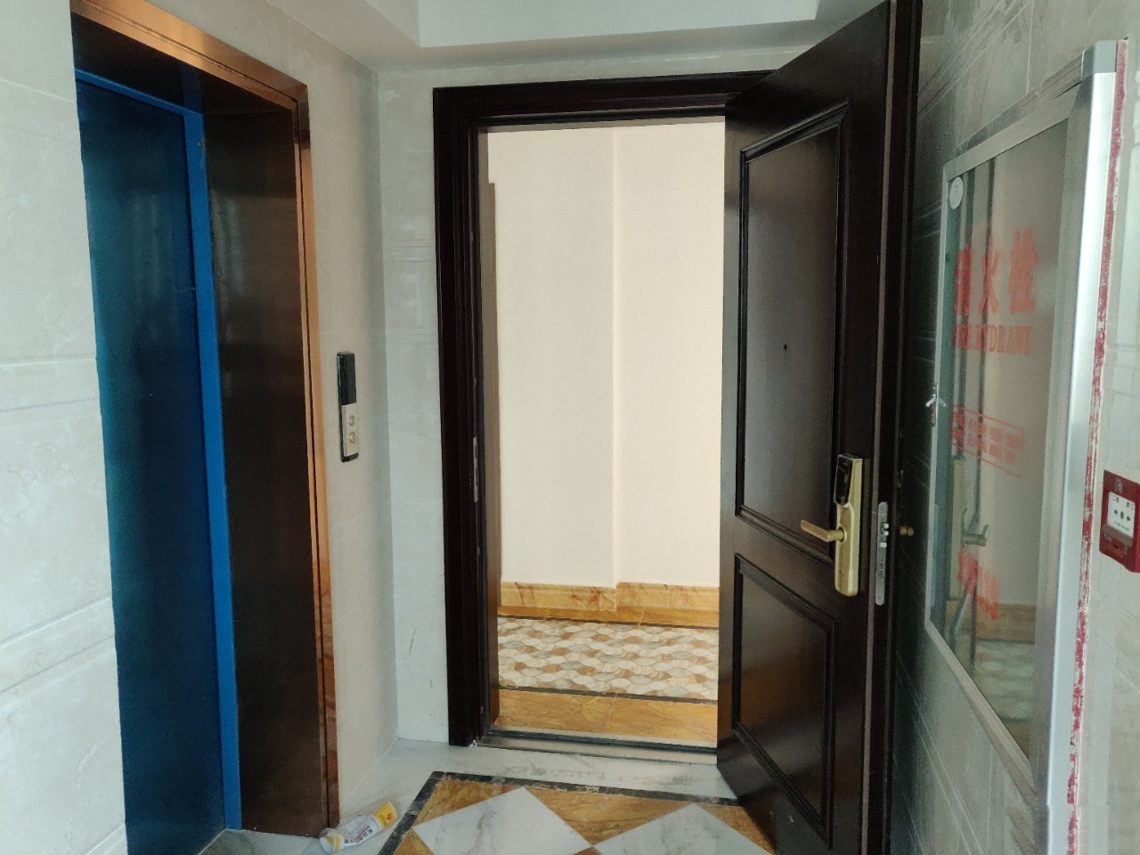 为什么不要买中间户凸出的,买中间户好还是西户好