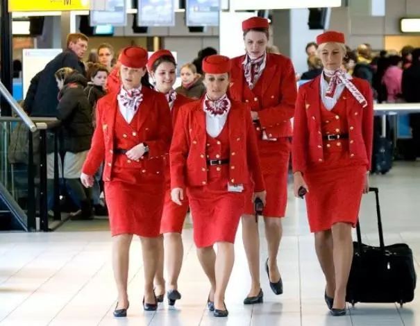 各国空姐制服对比,世界各国的空姐有多美