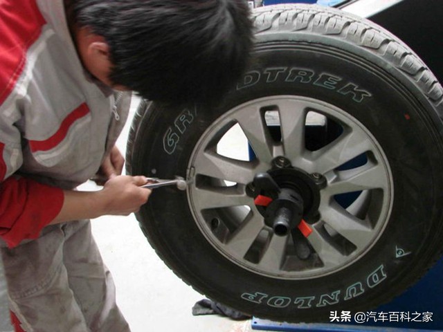 汽车轮毂刮花需要换轮毂吗,轮毂被刮花了可以要求4s更换吗