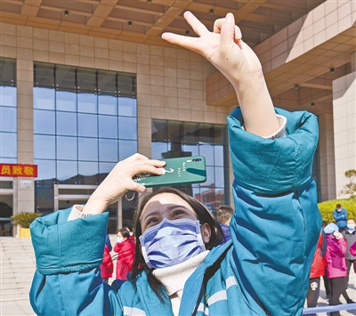 感动，为这座城市的凡人微光