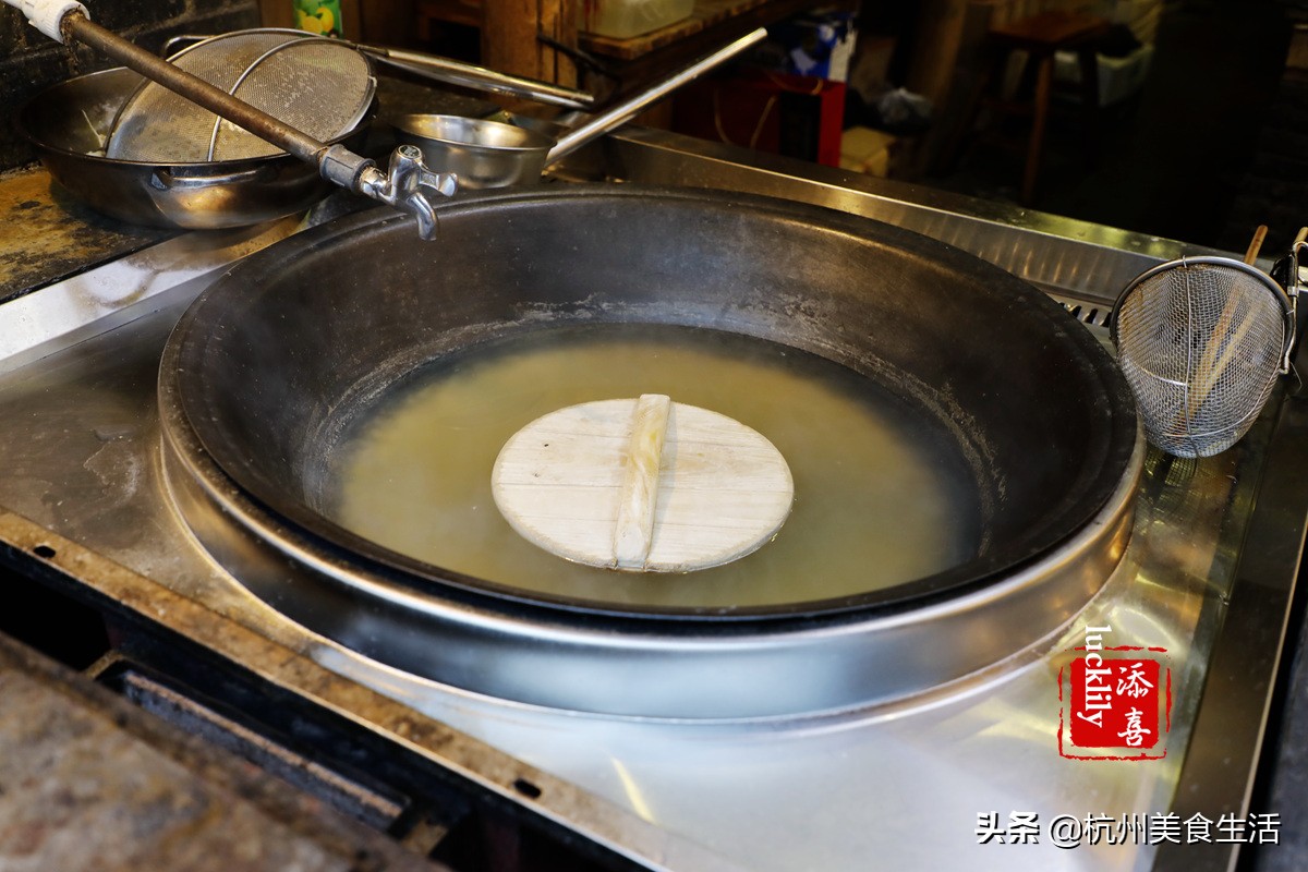 镇江美食三茅宫地锅鸡,镇江美食推荐锅盖面