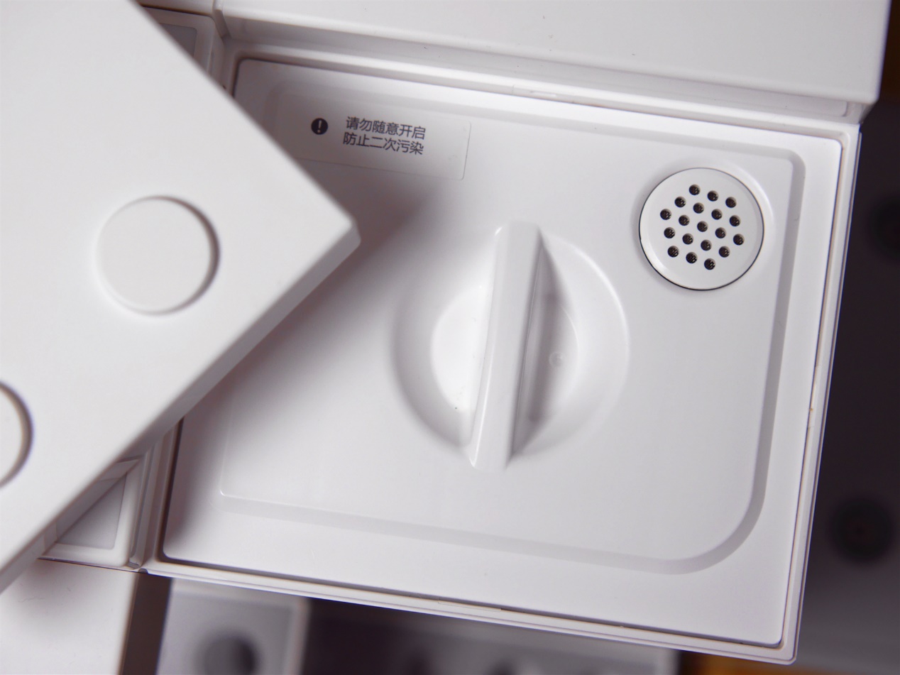 把纯水机从厨房搬到桌面上，小米优点酷吧让孩子喝上有温度的纯水