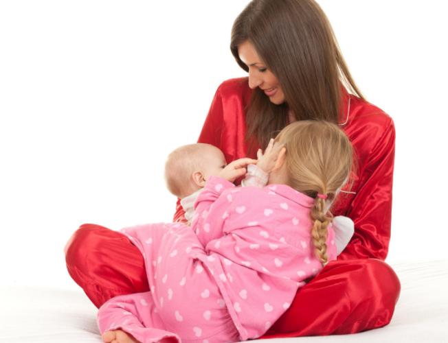 为什么现在中国父母带孩子这么累？究其根本，改变教导方式是关键