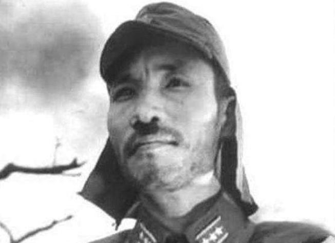 日本人的“板刷胡”到底从哪学来的？看看希特勒的照片就知道了