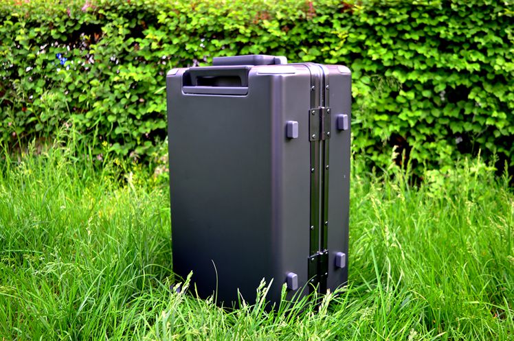 又要值乘了,放下背包拎起皮箱,地平线8号拉杆箱体验