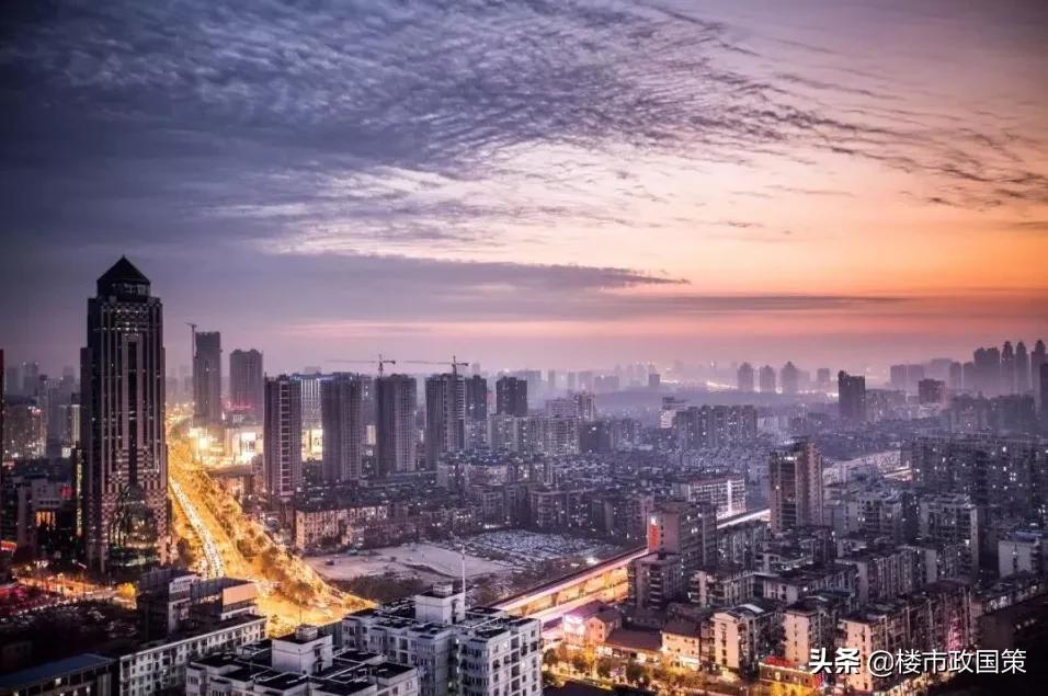 大武汉一起看！三镇“合体”前夜，解放大道再一次为汉口“爆灯”