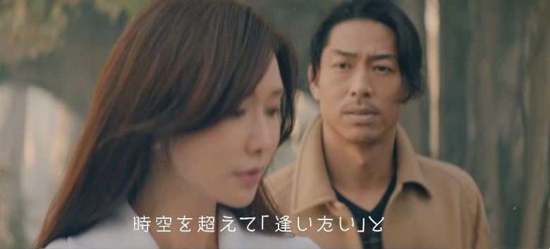 林志玲晒与老公mv造型,林志玲和老公穿驼色西装拍写真