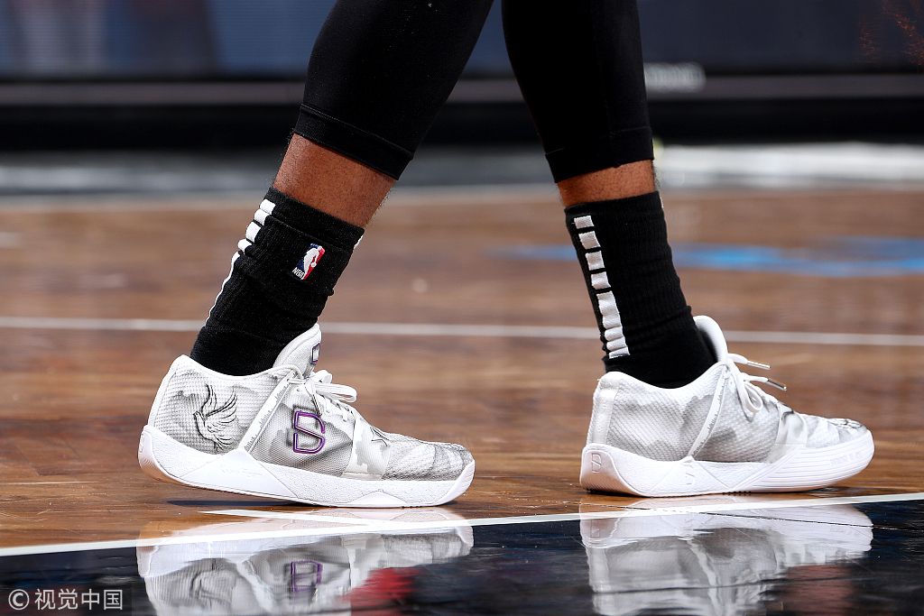 NBA今日球鞋精选:上脚两双联名款!火箭赢了,“鞋王”嗨了