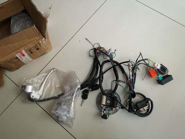 本田摩托车幼兽70c,改装老款铃木摩托