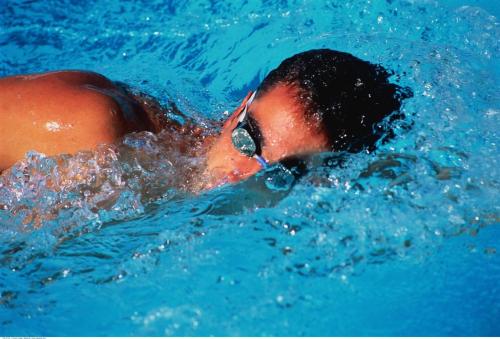 原发性阿米巴脑膜脑炎患者很难治愈，死亡率高，早发现早治疗