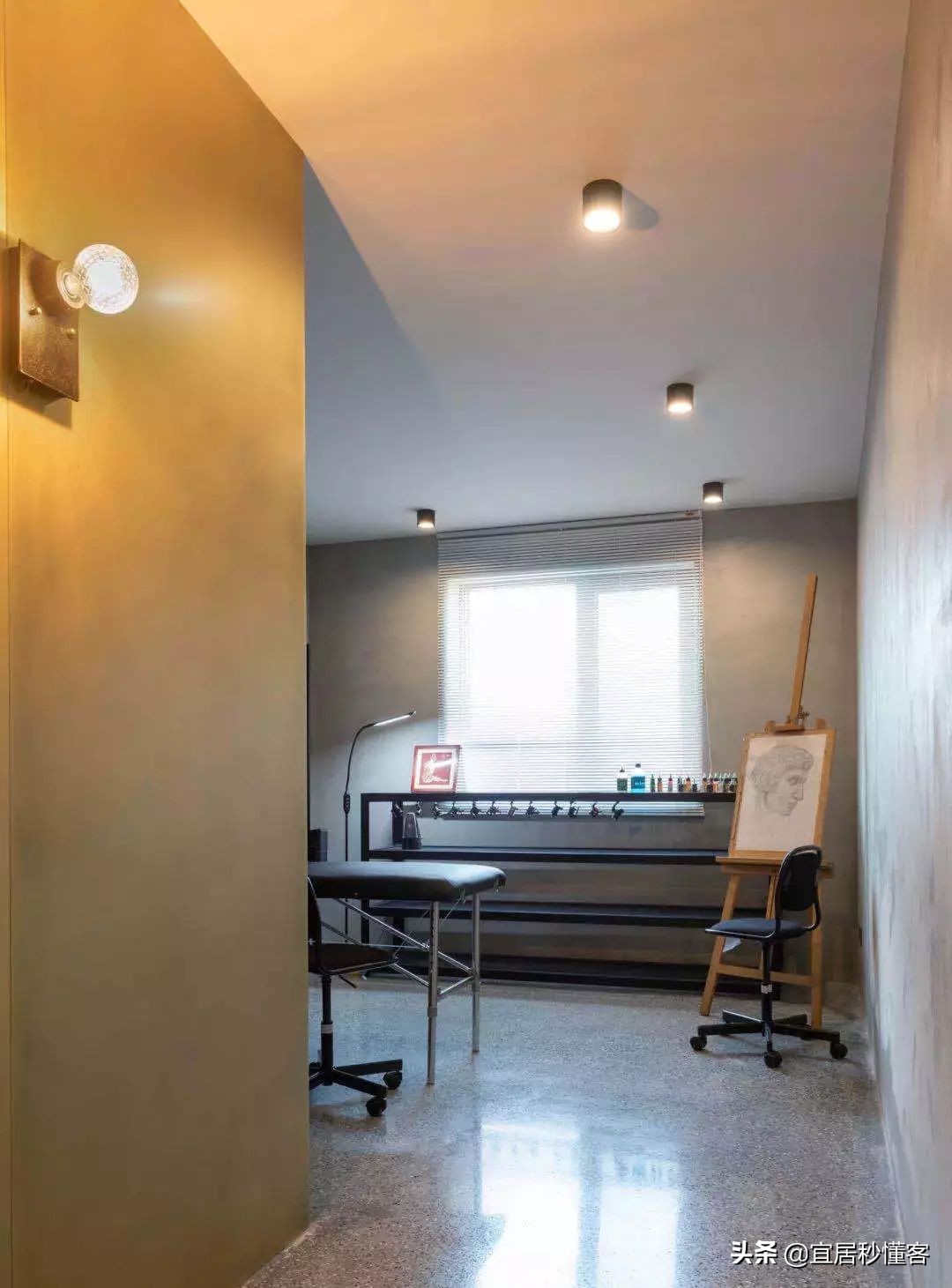 98年纹身师一人宅，酷炫工业风，家里一半面积是客厅