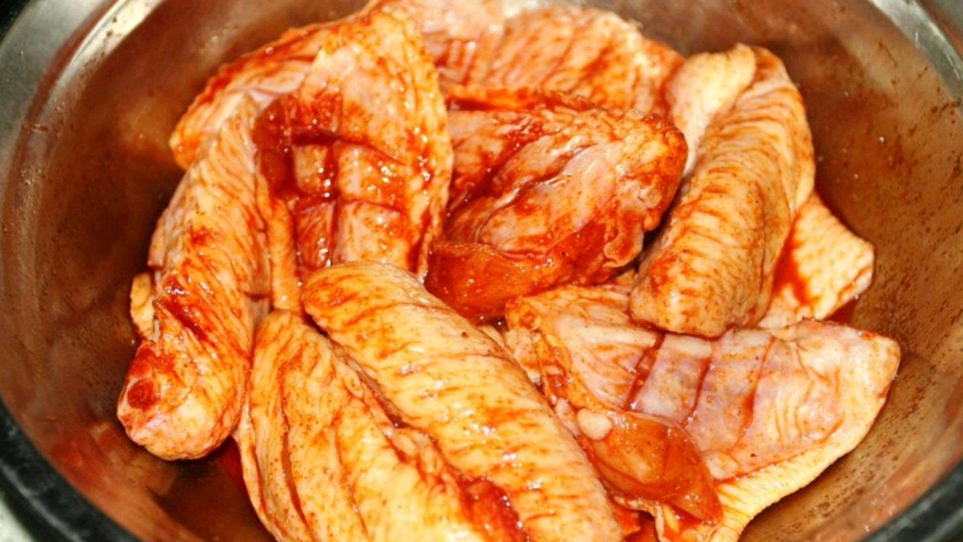 给孩子做鸡翅的视频,大人小孩都爱吃的鸡翅做法