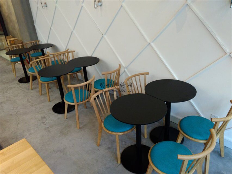 餐馆桌椅选购,小餐厅餐桌椅摆放