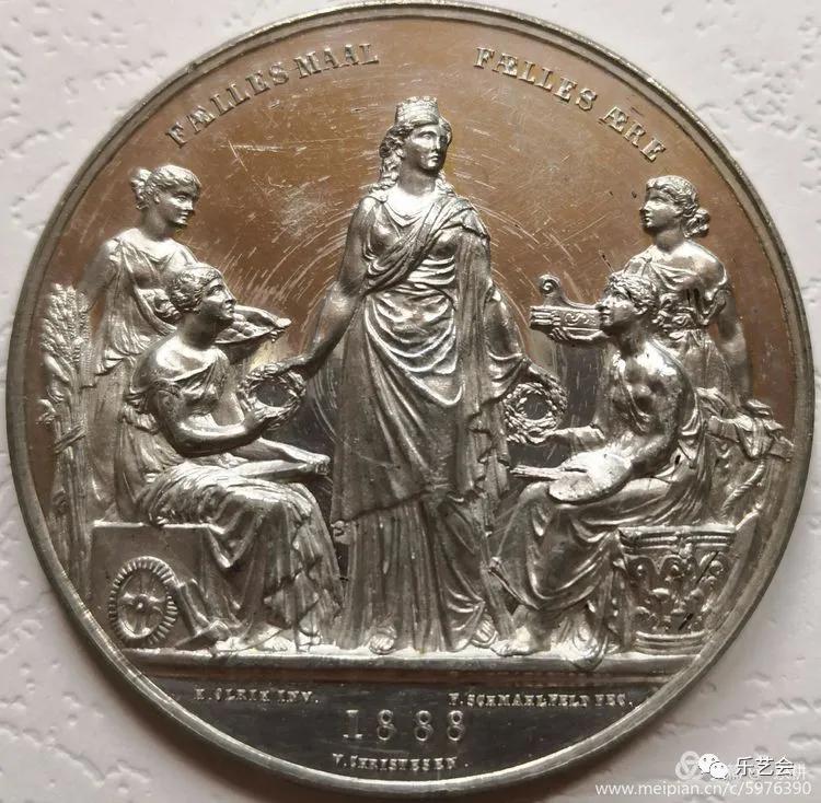 泉耕：教堂建筑金属章