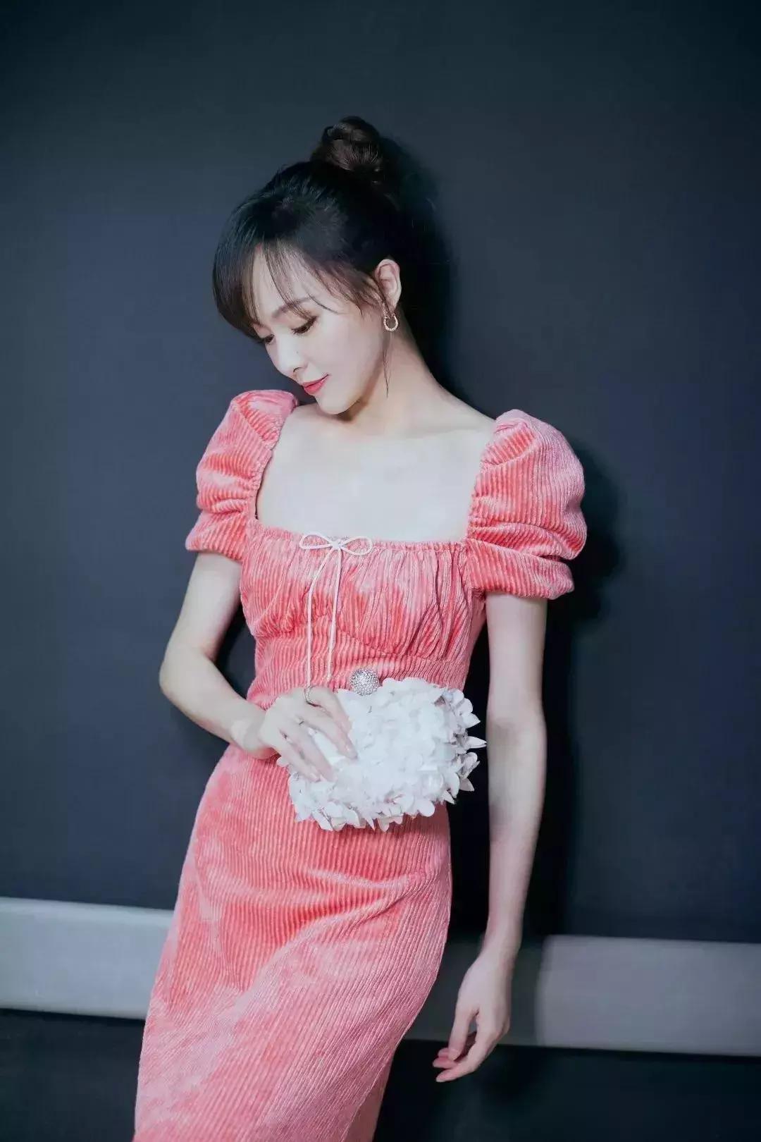 秋天穿温暖的衣服,秋冬复古灯芯绒搭配