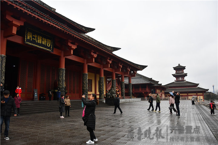 横店影视城夏季拍戏,横店剧组影视寒冬