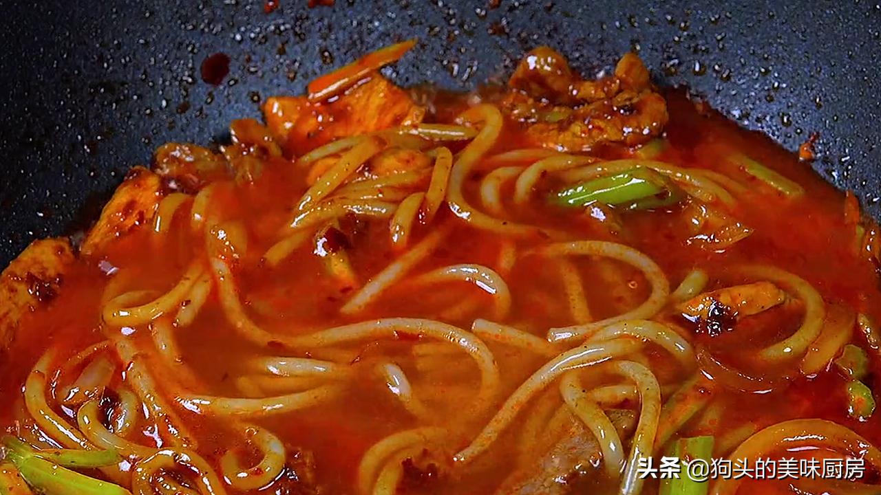 香辣过瘾的新疆米粉,怎么做又香又辣又好吃的米粉